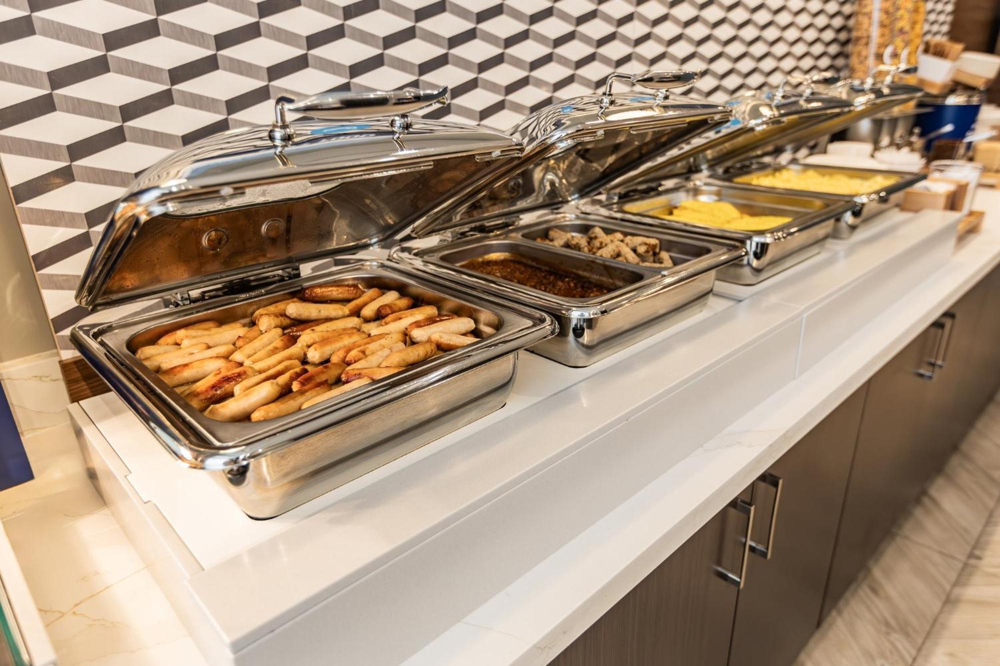 Holiday Inn Express & Suites - Toronto Airport South By Ihg Екстериор снимка