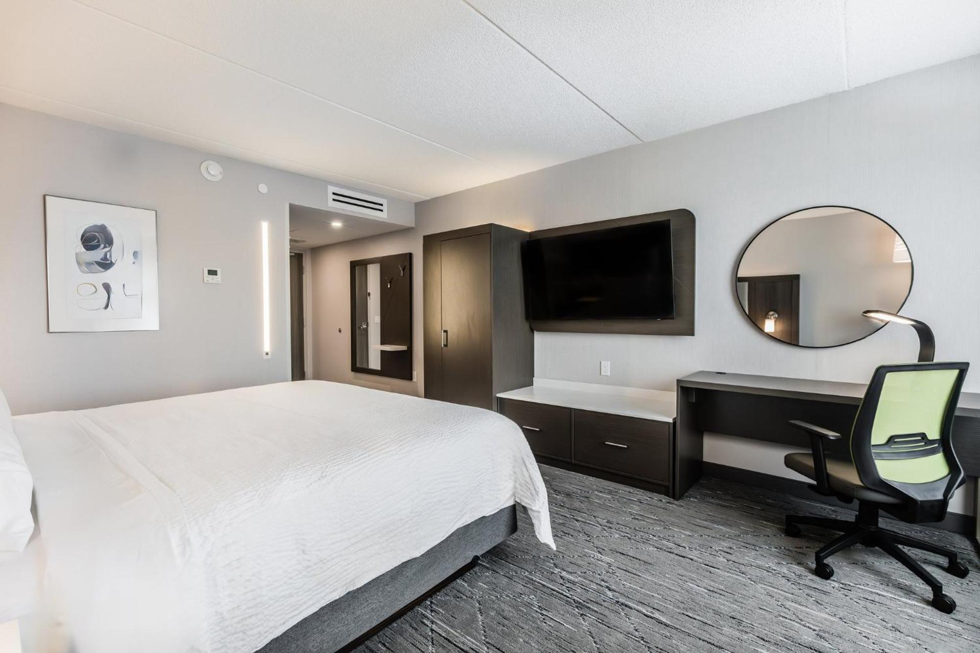 Holiday Inn Express & Suites - Toronto Airport South By Ihg Екстериор снимка