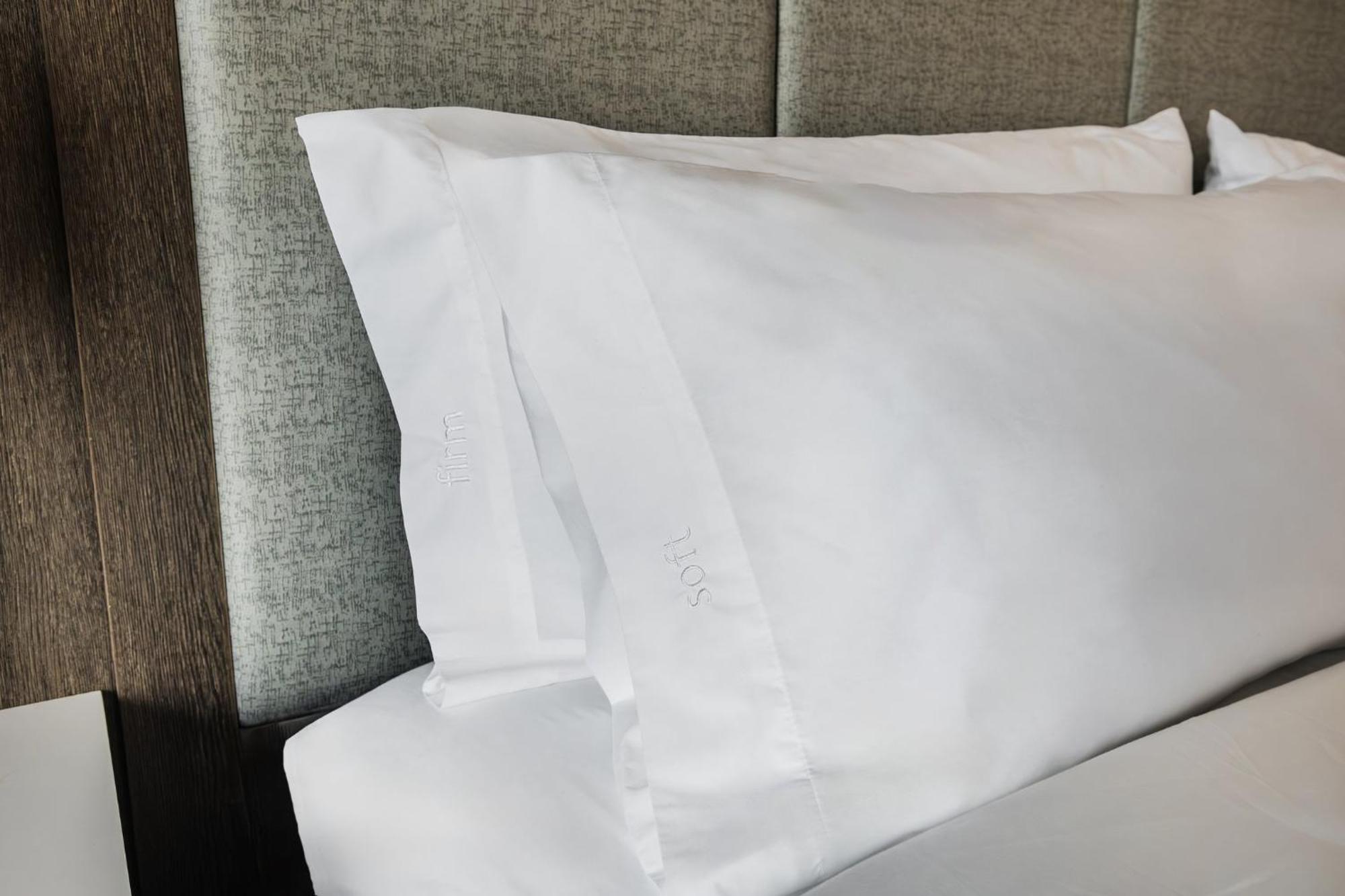 Holiday Inn Express & Suites - Toronto Airport South By Ihg Екстериор снимка