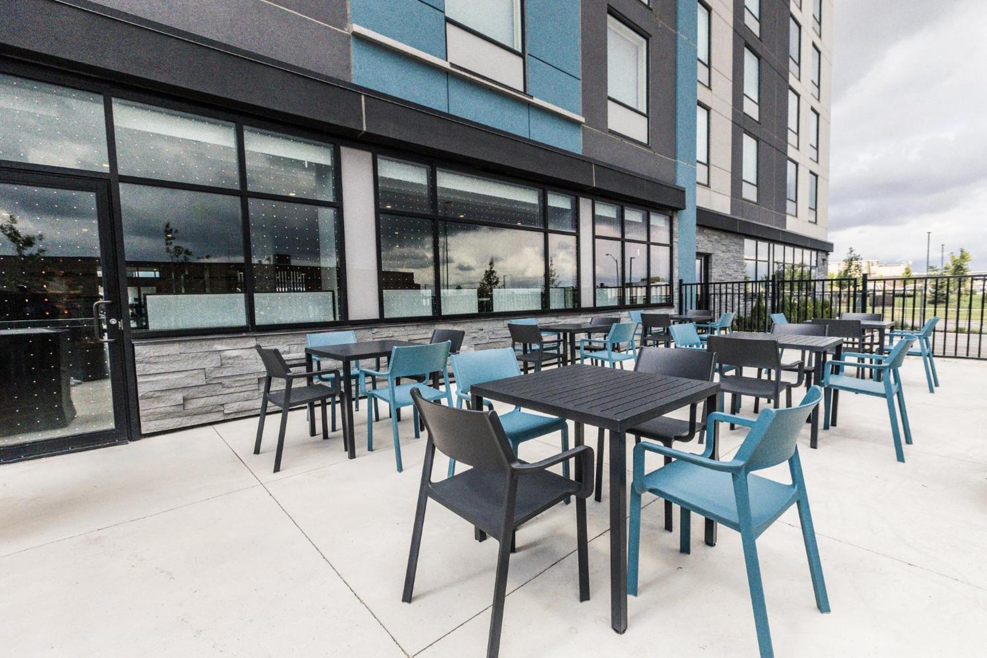 Holiday Inn Express & Suites - Toronto Airport South By Ihg Екстериор снимка
