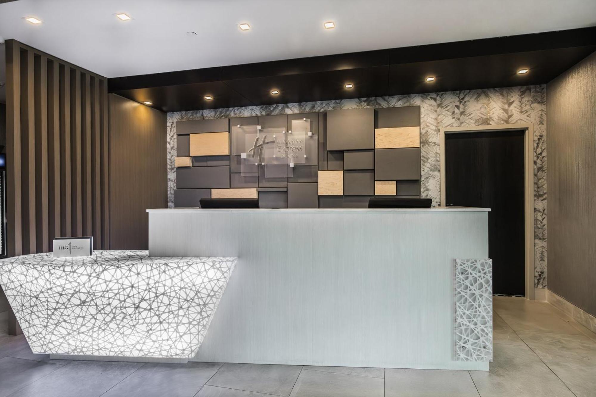 Holiday Inn Express & Suites - Toronto Airport South By Ihg Екстериор снимка