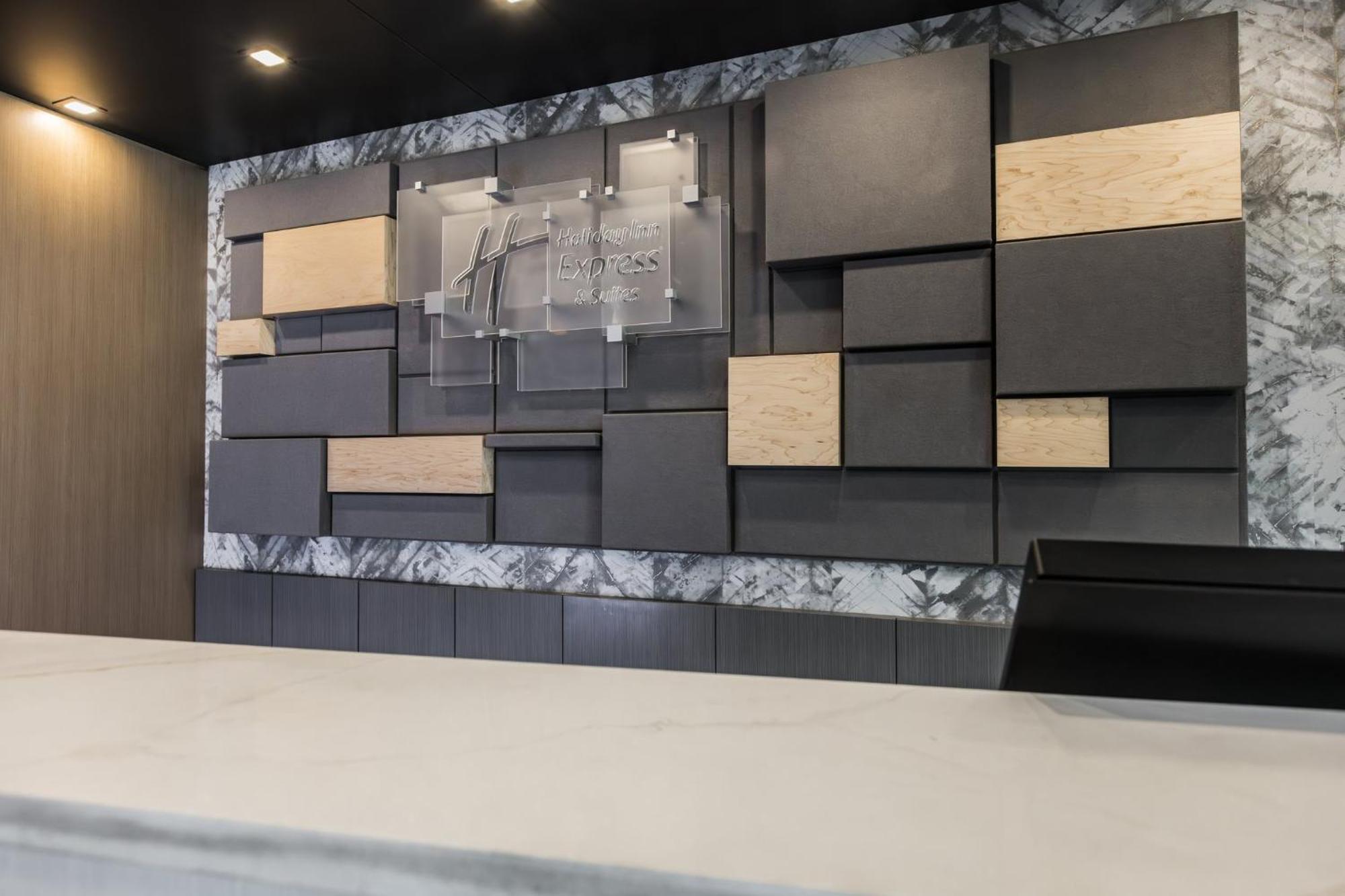 Holiday Inn Express & Suites - Toronto Airport South By Ihg Екстериор снимка