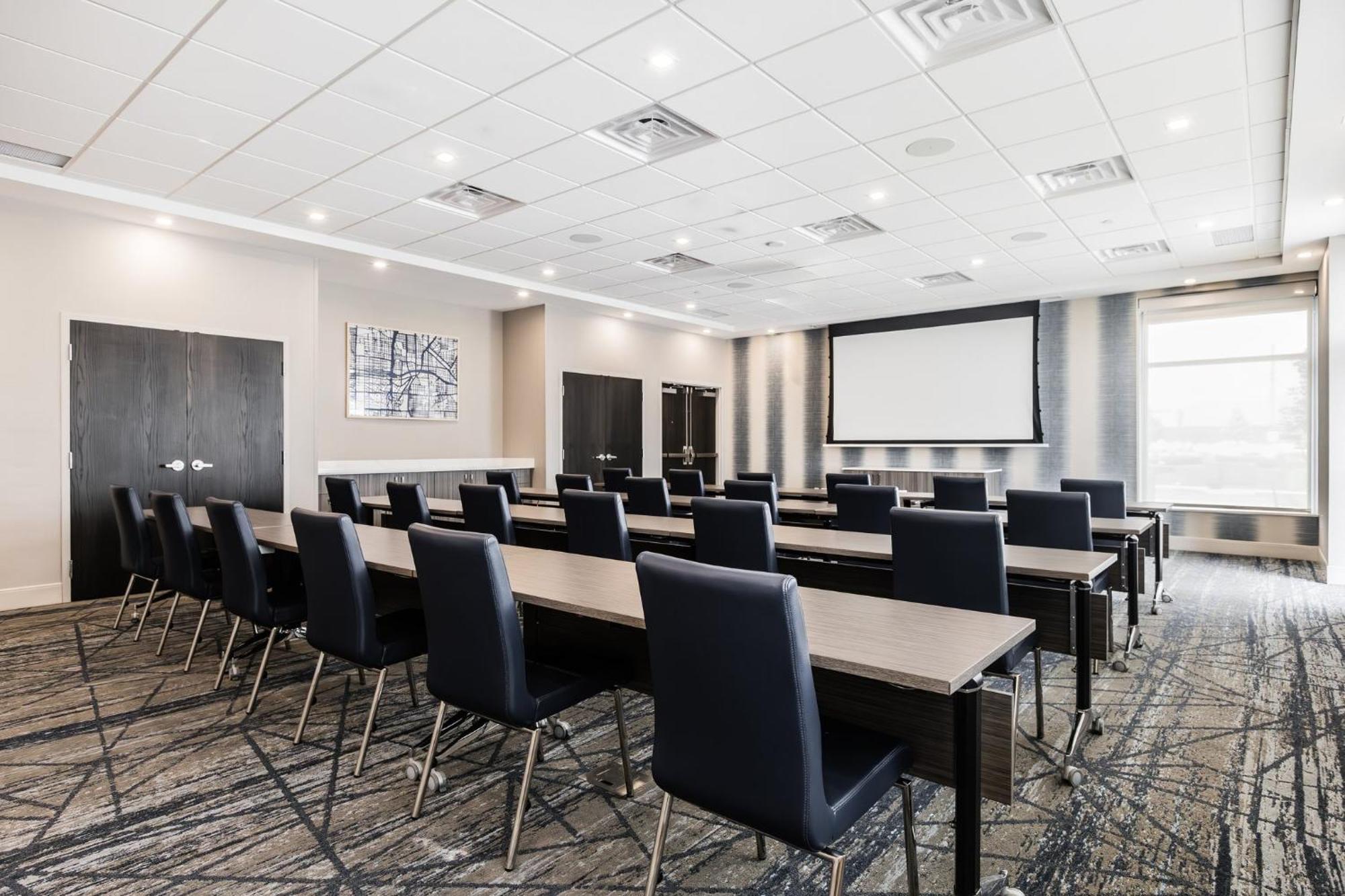 Holiday Inn Express & Suites - Toronto Airport South By Ihg Екстериор снимка