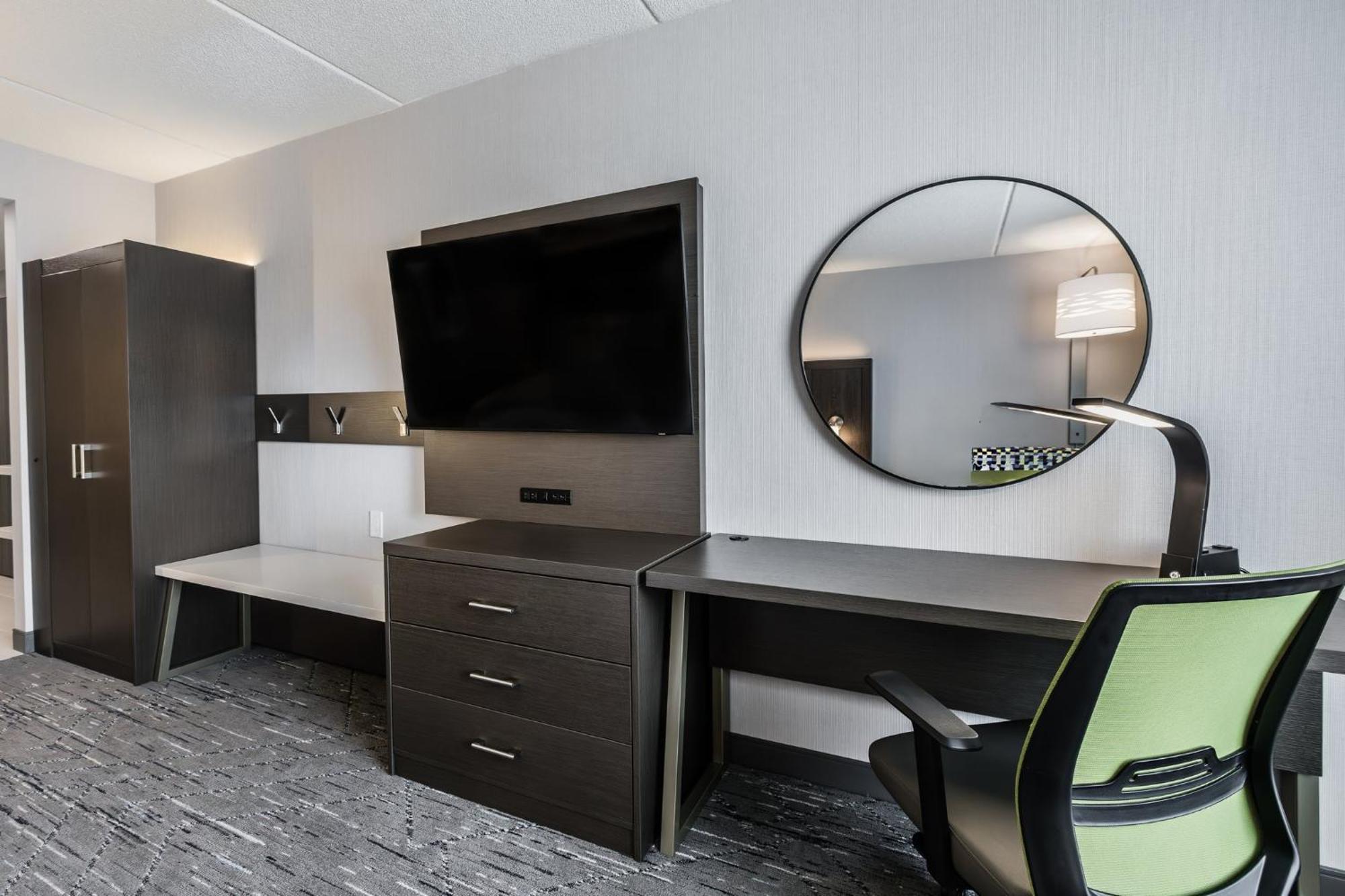 Holiday Inn Express & Suites - Toronto Airport South By Ihg Екстериор снимка