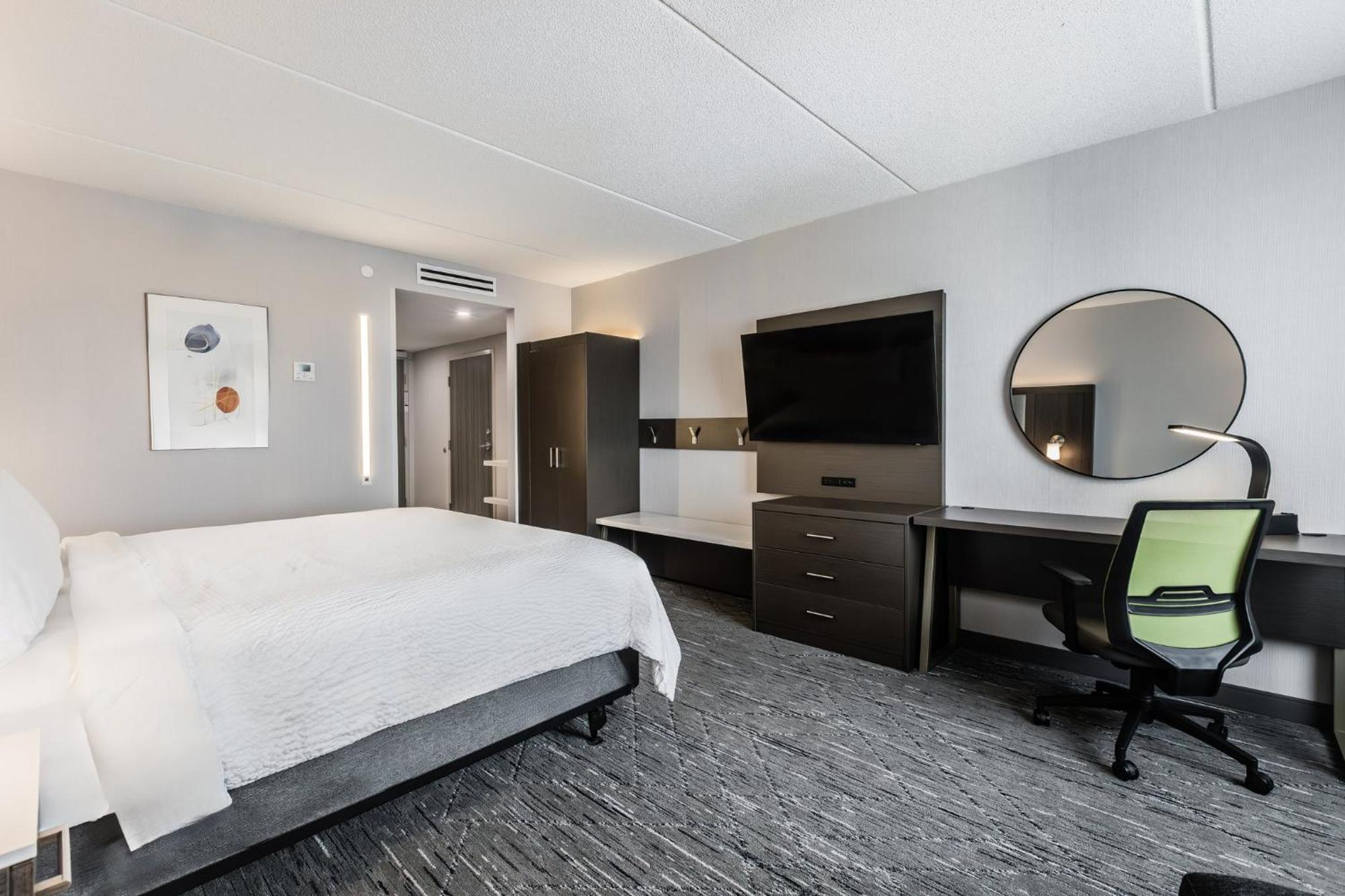 Holiday Inn Express & Suites - Toronto Airport South By Ihg Екстериор снимка