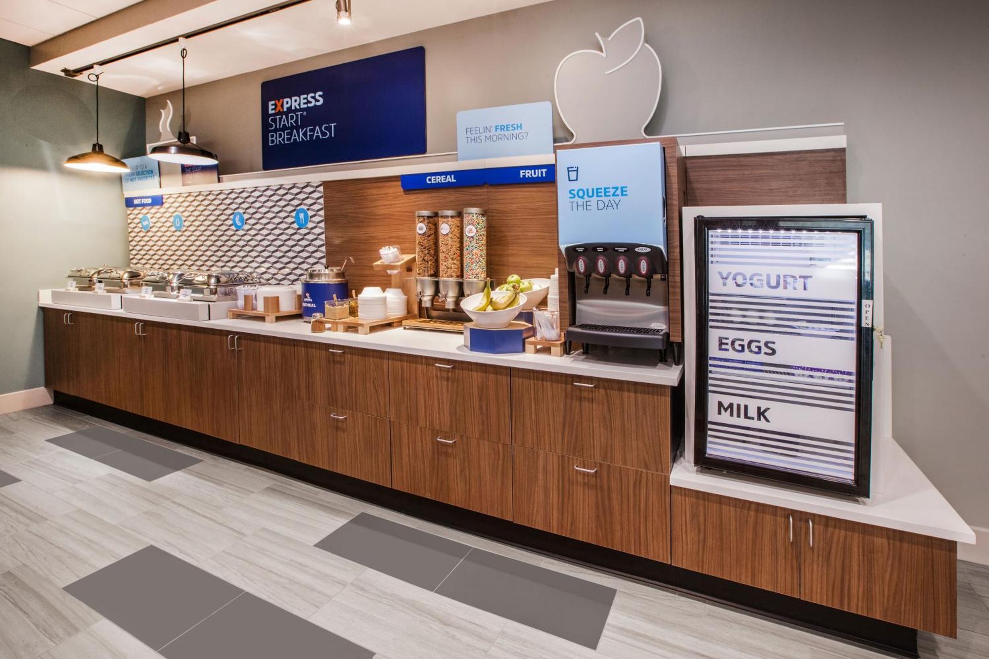 Holiday Inn Express & Suites - Toronto Airport South By Ihg Екстериор снимка
